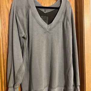 Aerie downtime oversized textured V neck in olive green. Excellent condition.